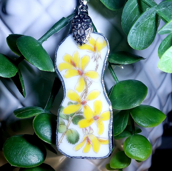 3 Necklaces - Picture 2 of 8